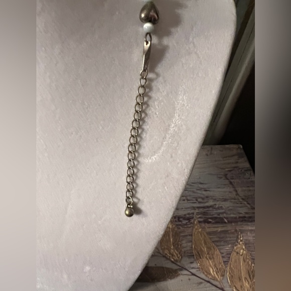 Silver and white beaded heart bracelet - Picture 3 of 5